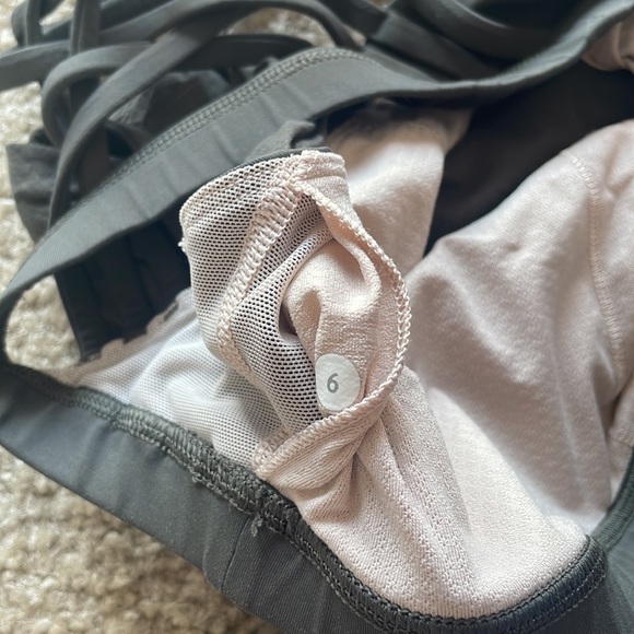 Lululemon Tank Top size 6 -Make an offer ✨ - Picture 5 of 5